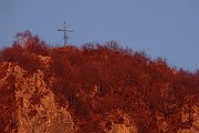 98 Un saluto dalla croce  della Corna Camoscera -Coren nei caldi colori del tramonto